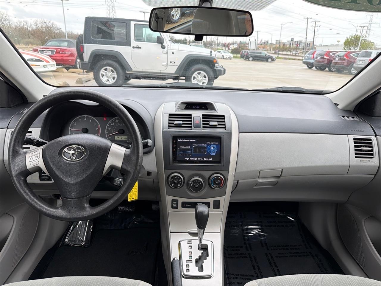 Toyota Corolla LE 4-Speed AT 2012