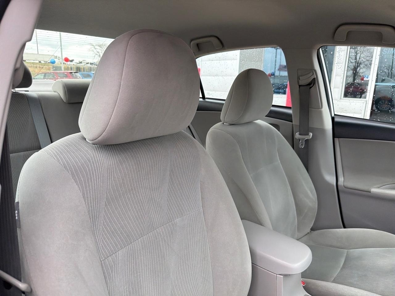 Toyota Corolla LE 4-Speed AT 2012