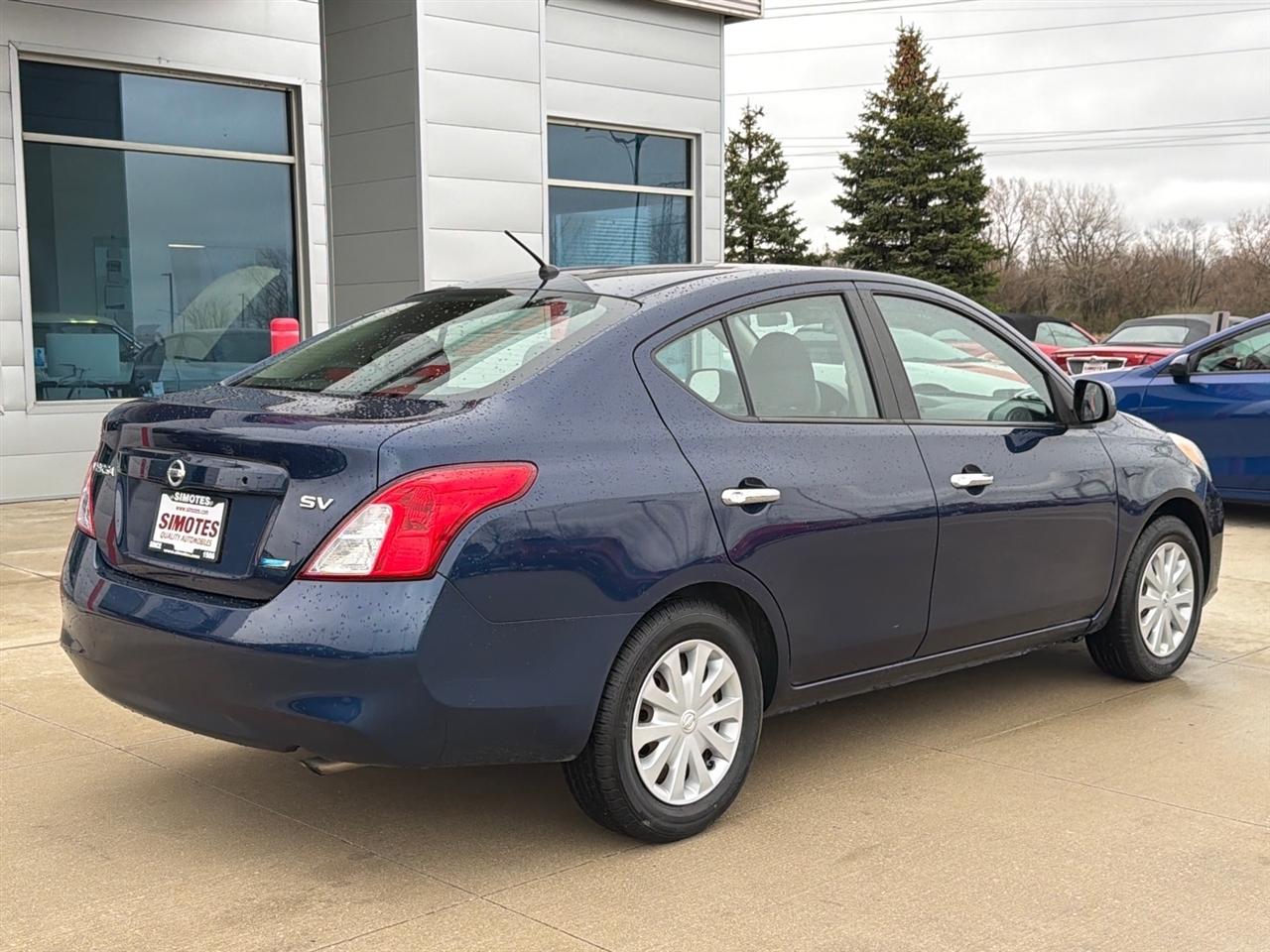Nissan Versa 1.6 SV Sedan 2012