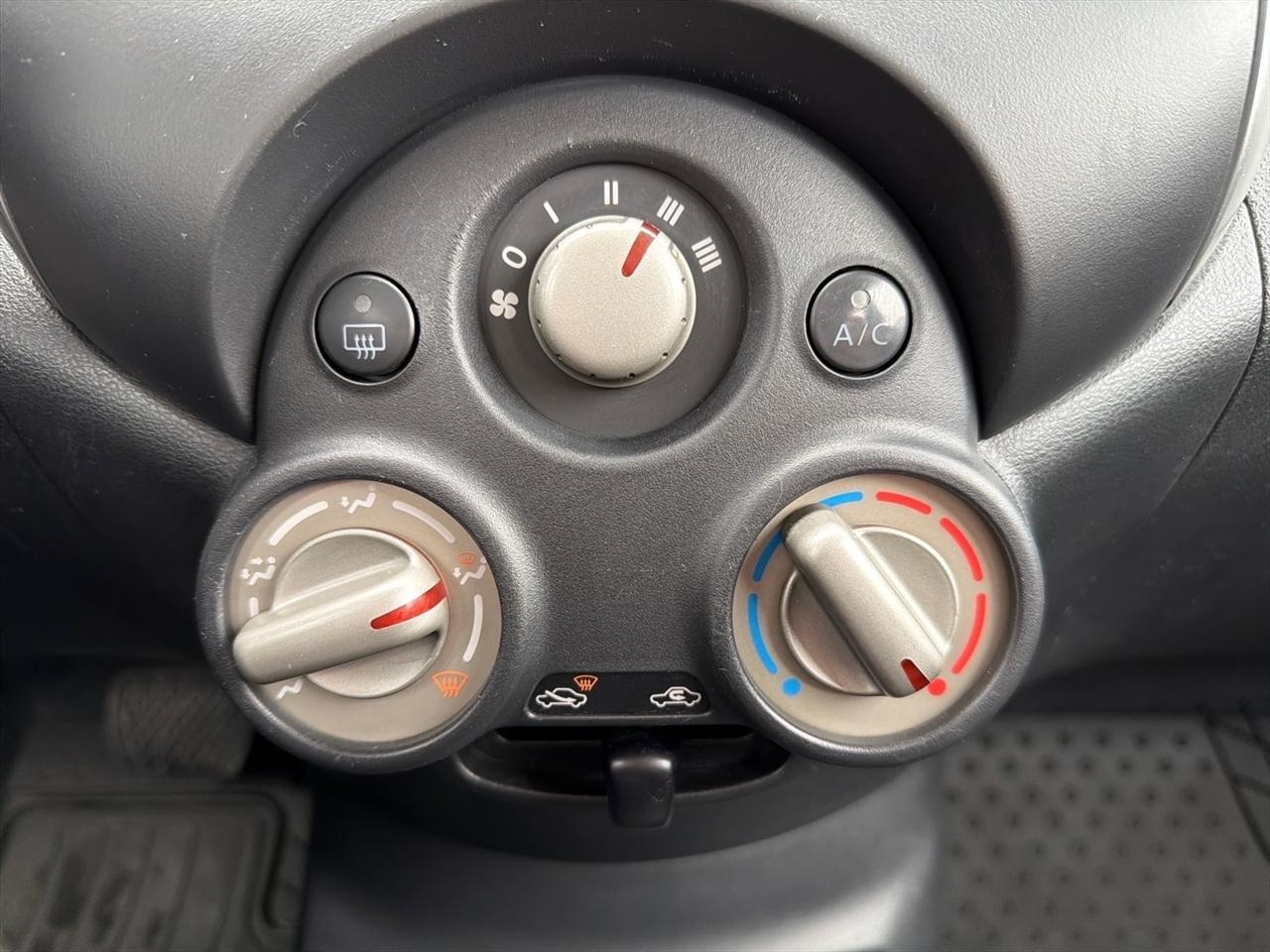 Nissan Versa 1.6 SV Sedan 2012