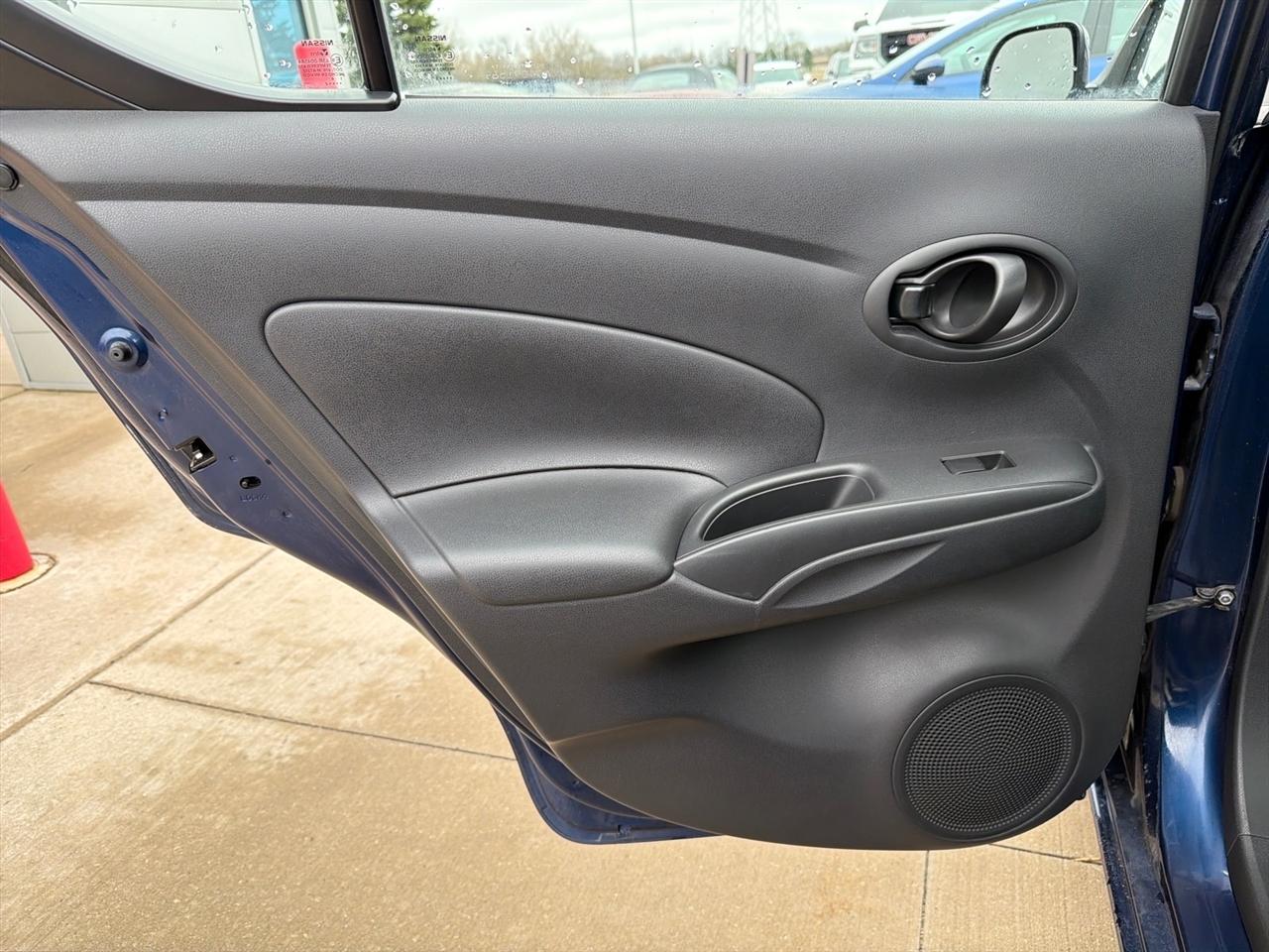 Nissan Versa 1.6 SV Sedan 2012