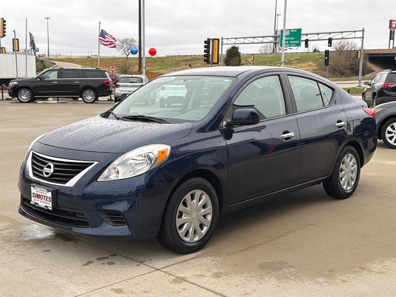 Nissan Versa 1.6 SV Sedan 2012