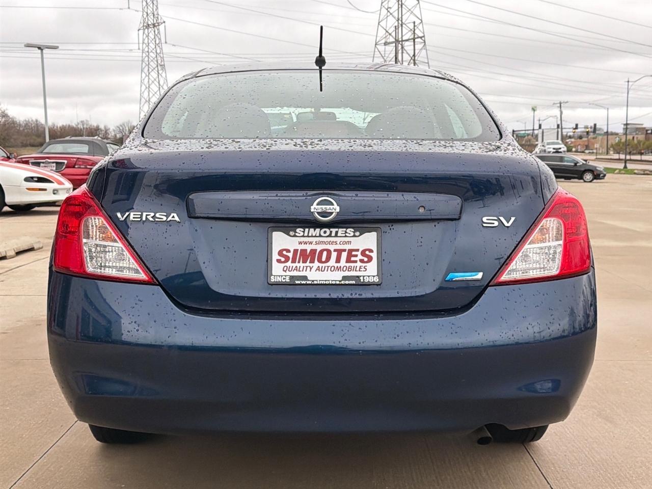Nissan Versa 1.6 SV Sedan 2012