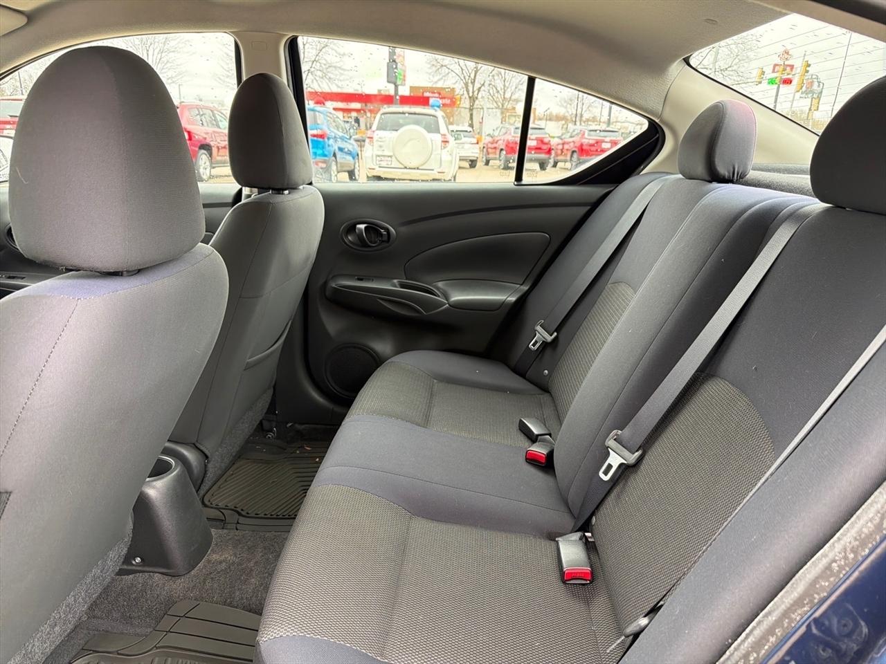 Nissan Versa 1.6 SV Sedan 2012