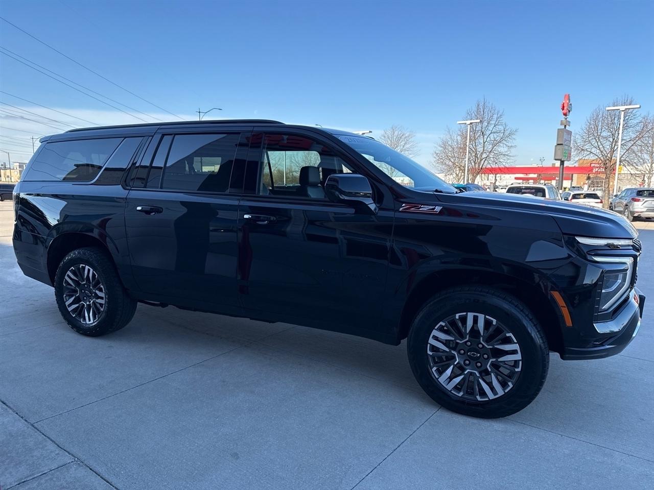 Chevrolet Suburban  2025