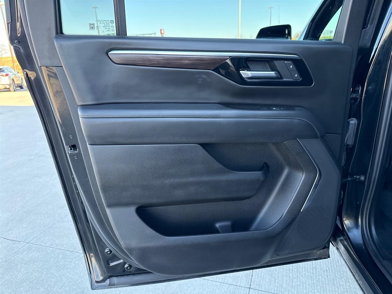 Chevrolet Suburban  2025