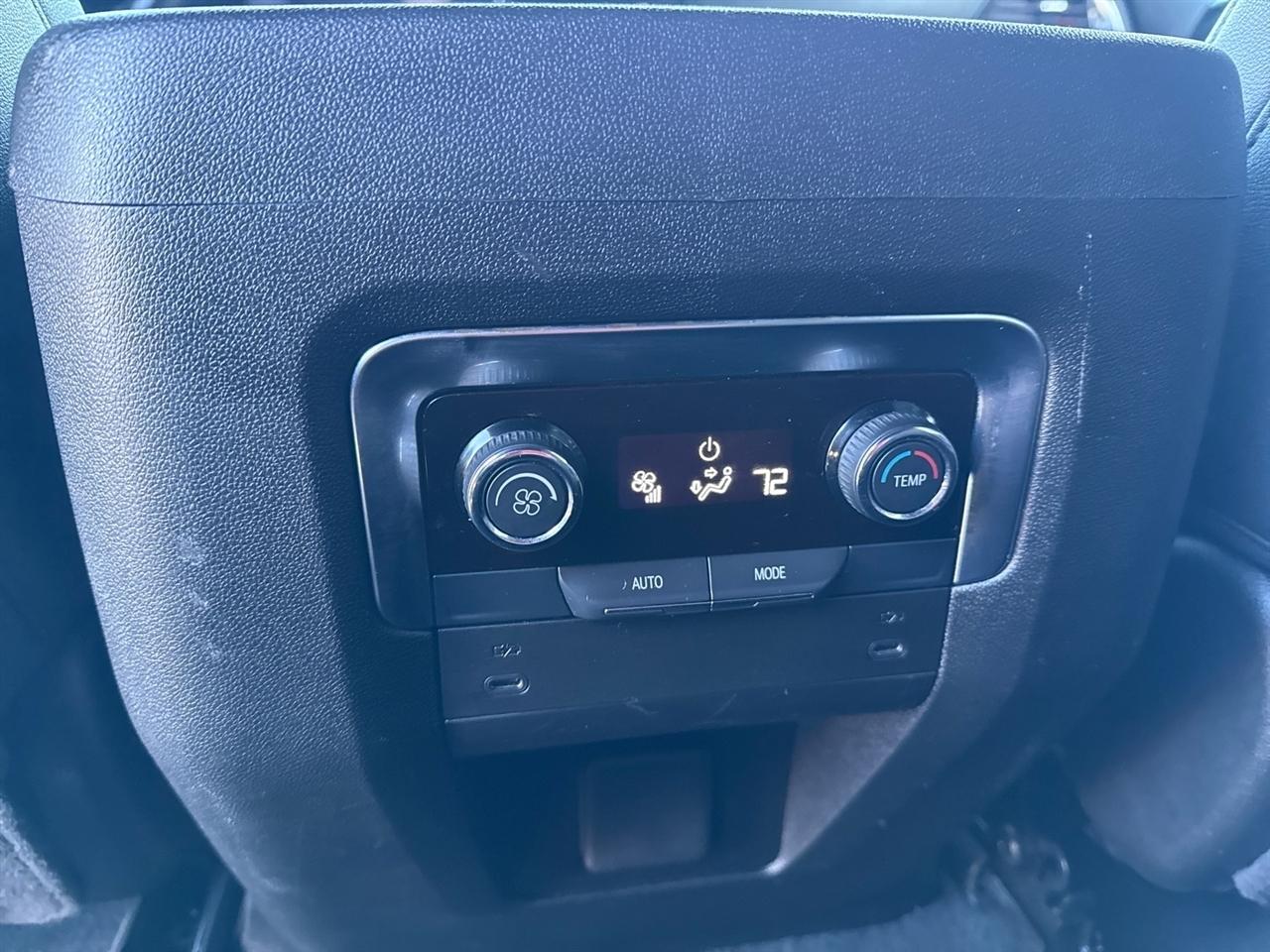 Chevrolet Suburban  2025