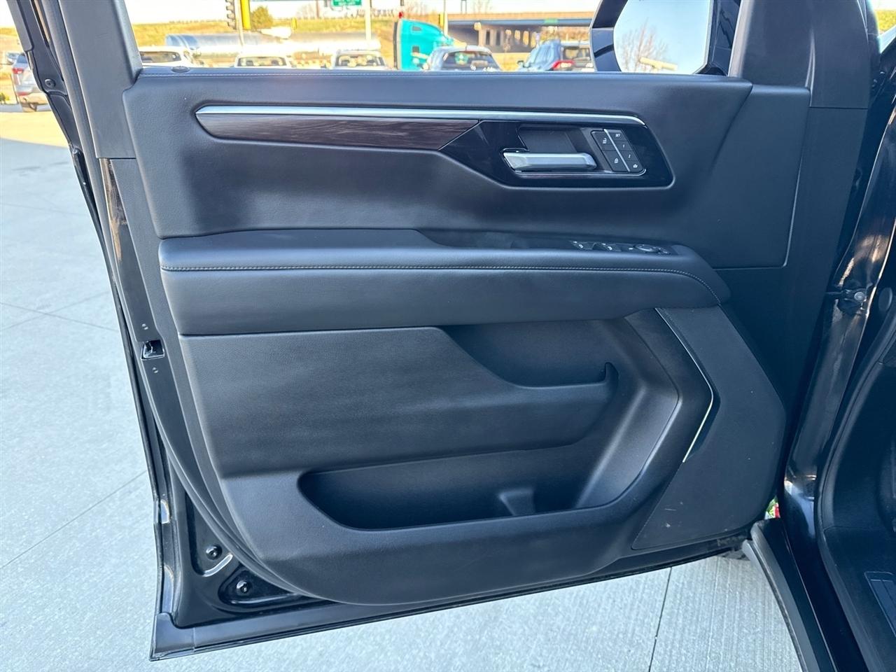 Chevrolet Suburban  2025