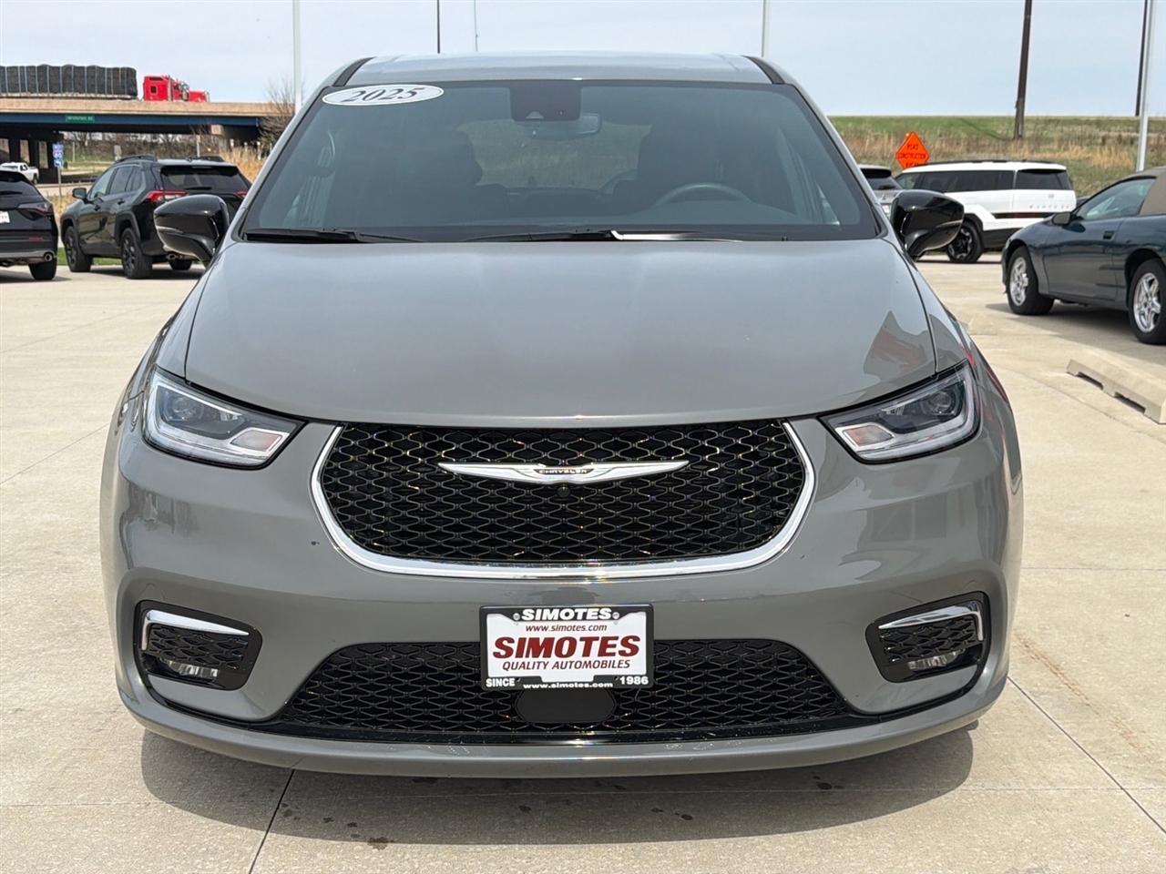 Chrysler Pacifica Select 2025