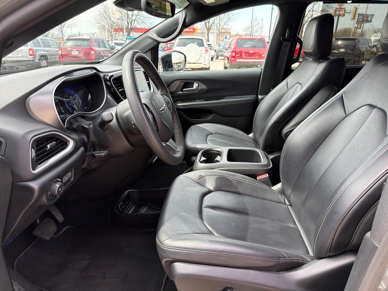 Chrysler Pacifica Select 2025