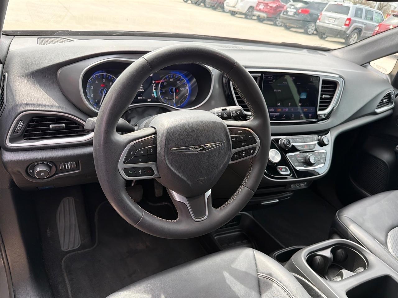 Chrysler Pacifica Select 2025