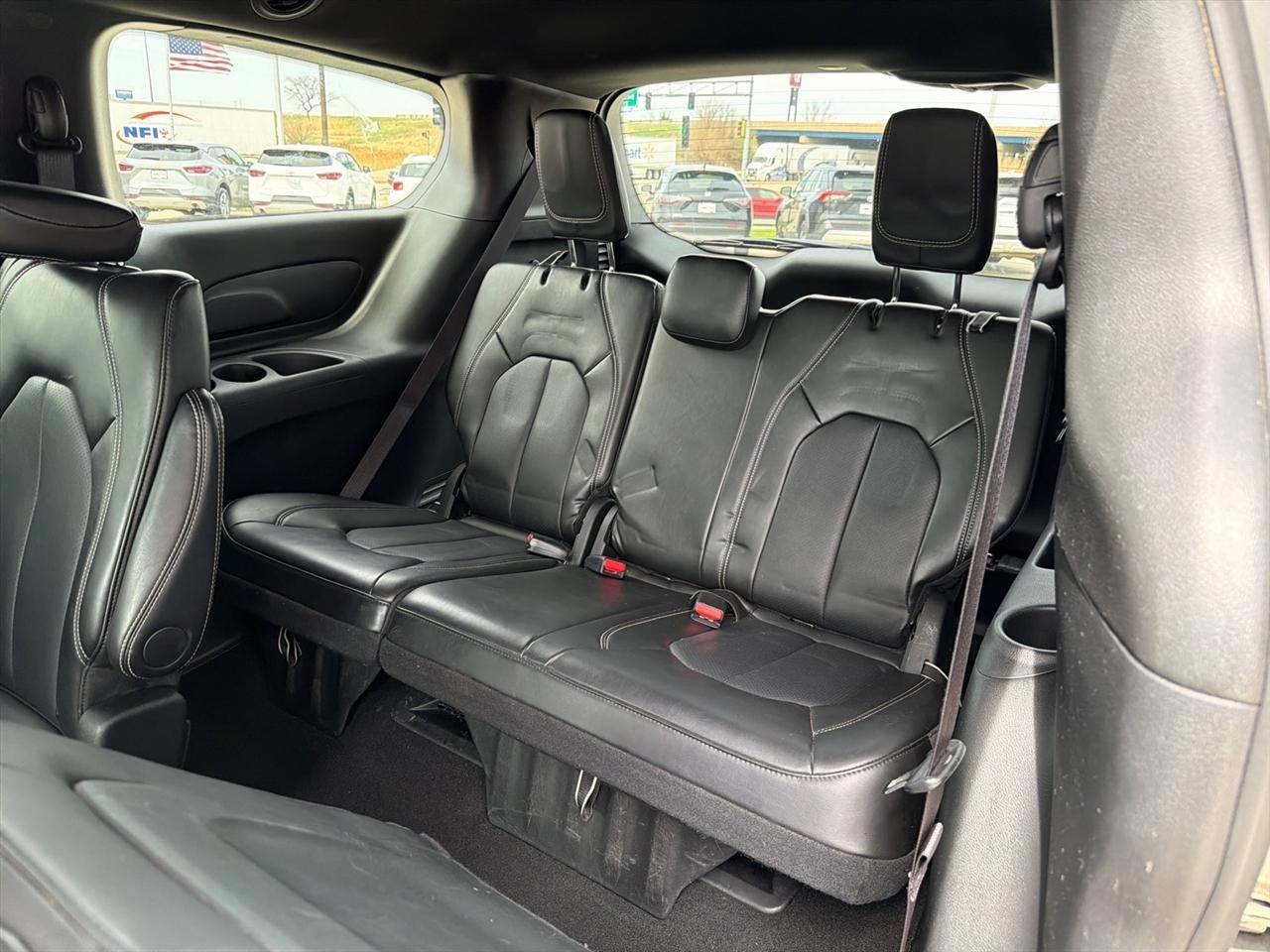 Chrysler Pacifica Select 2025