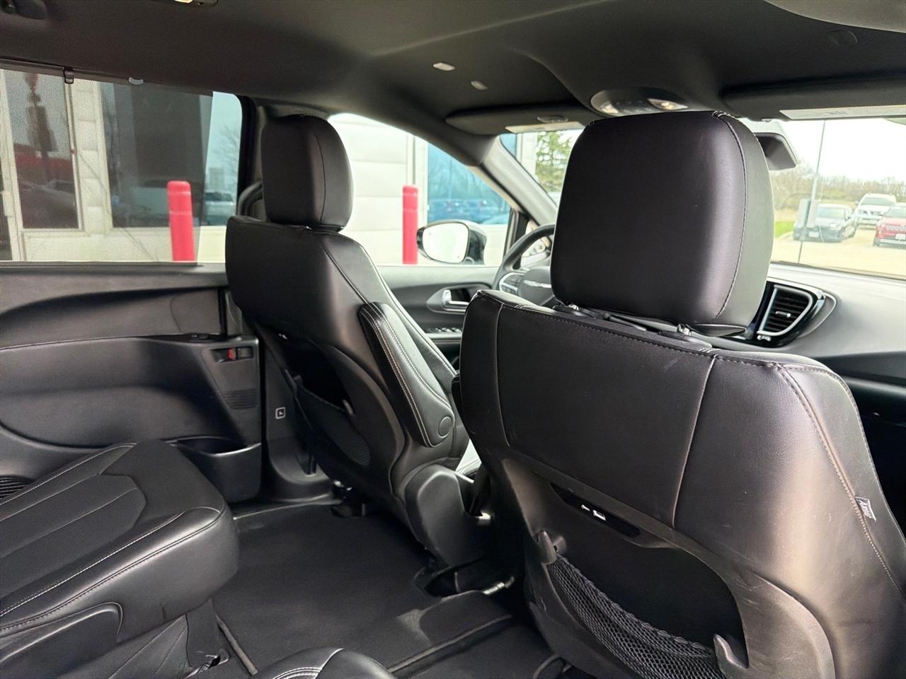 Chrysler Pacifica Select 2025