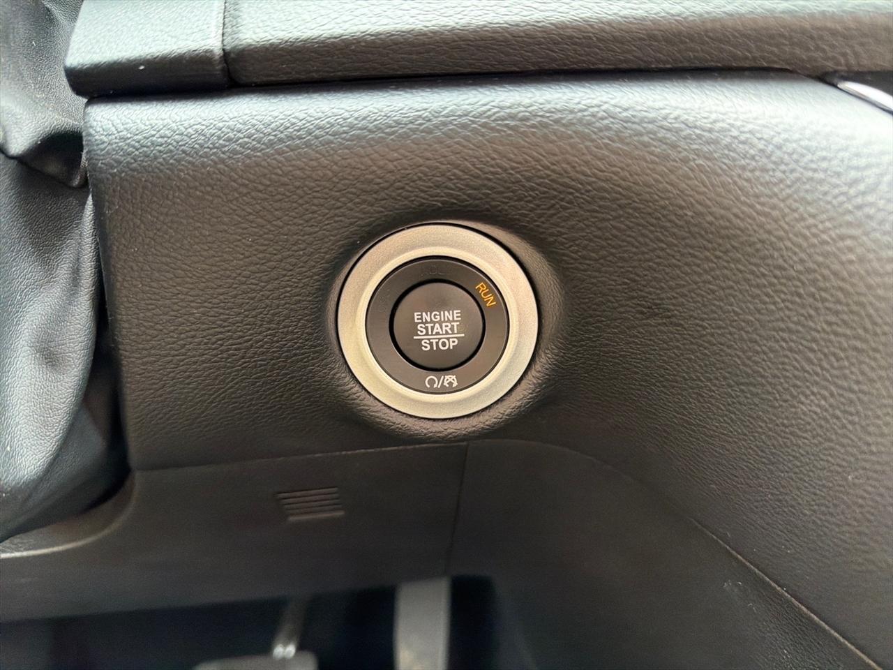 Chrysler Pacifica Select 2025