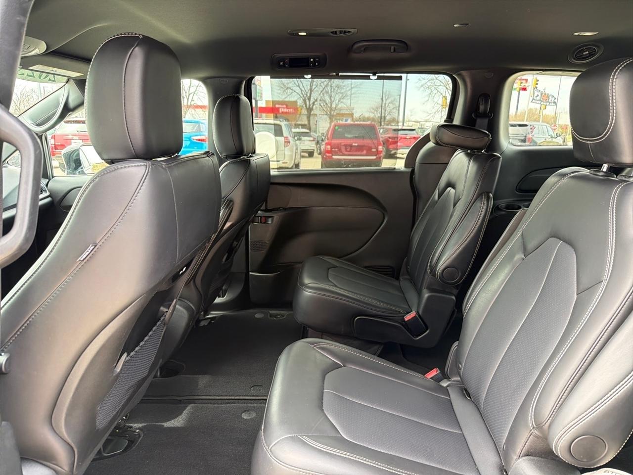 Chrysler Pacifica Select 2025