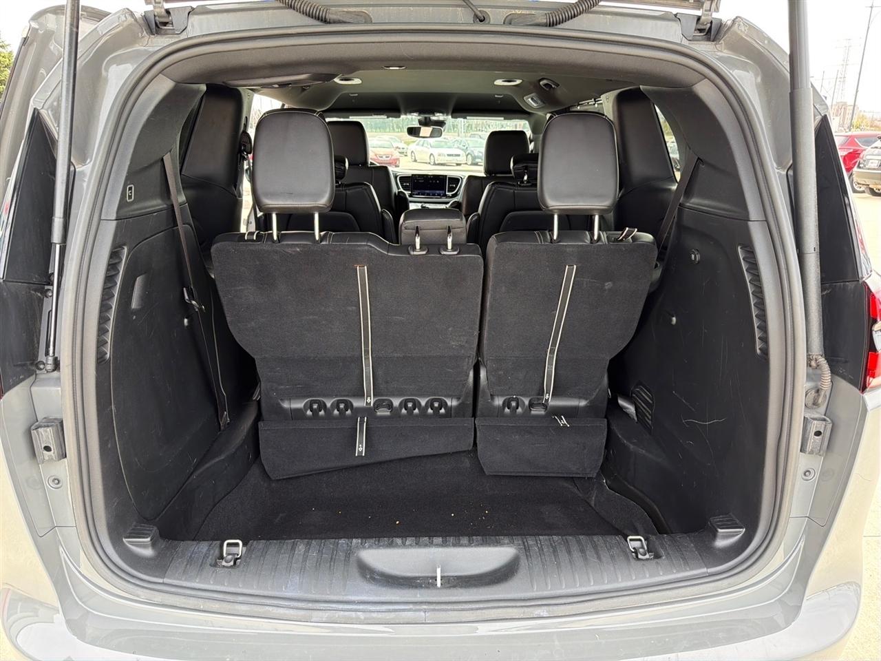 Chrysler Pacifica Select 2025