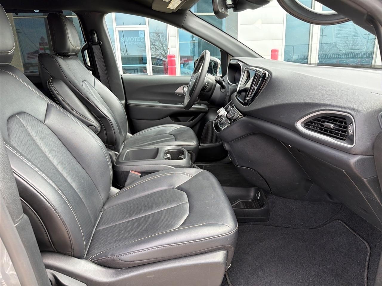 Chrysler Pacifica Select 2025