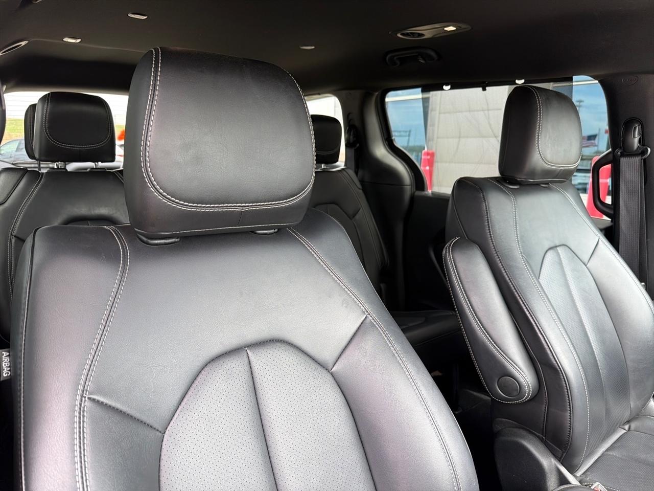 Chrysler Pacifica Select 2025