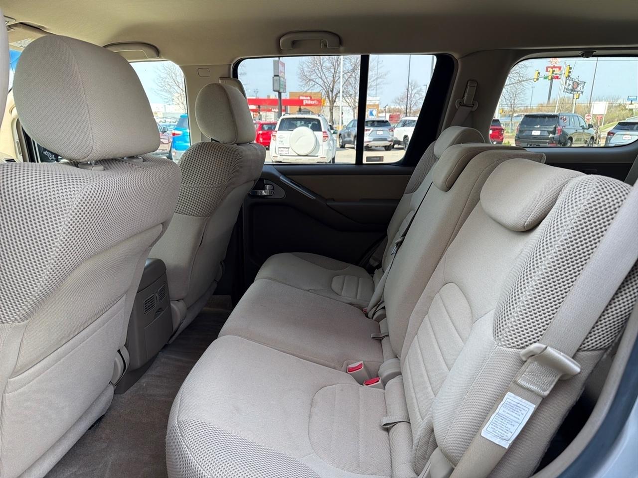 Nissan Pathfinder XE 4WD 2005