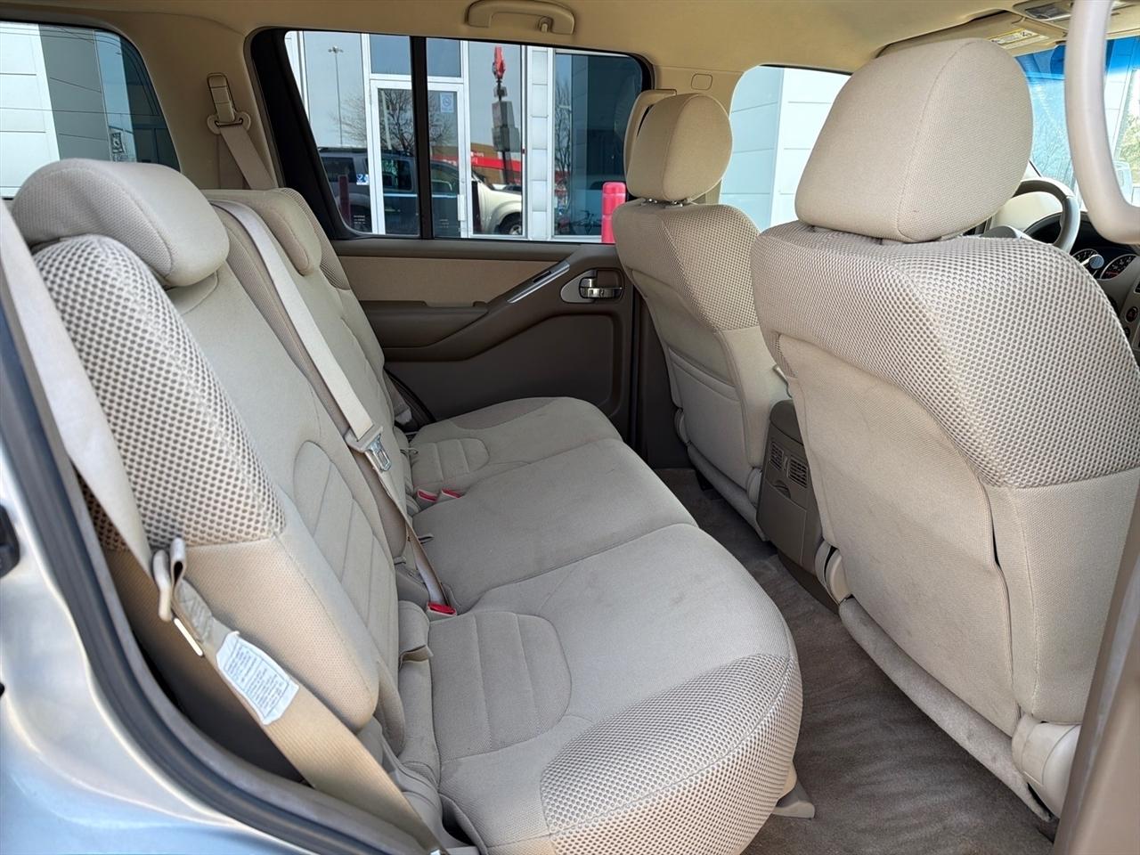 Nissan Pathfinder XE 4WD 2005