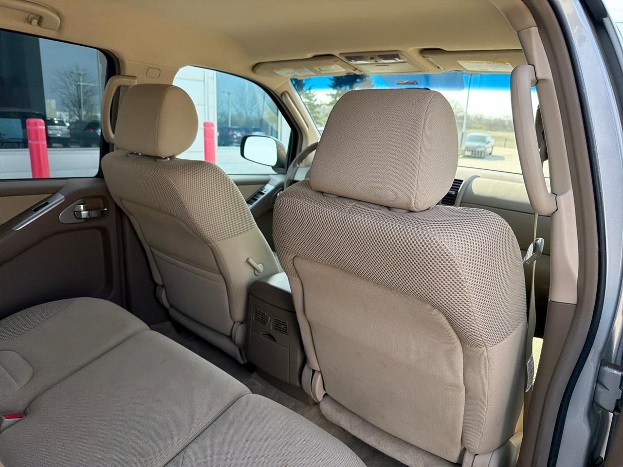 Nissan Pathfinder XE 4WD 2005