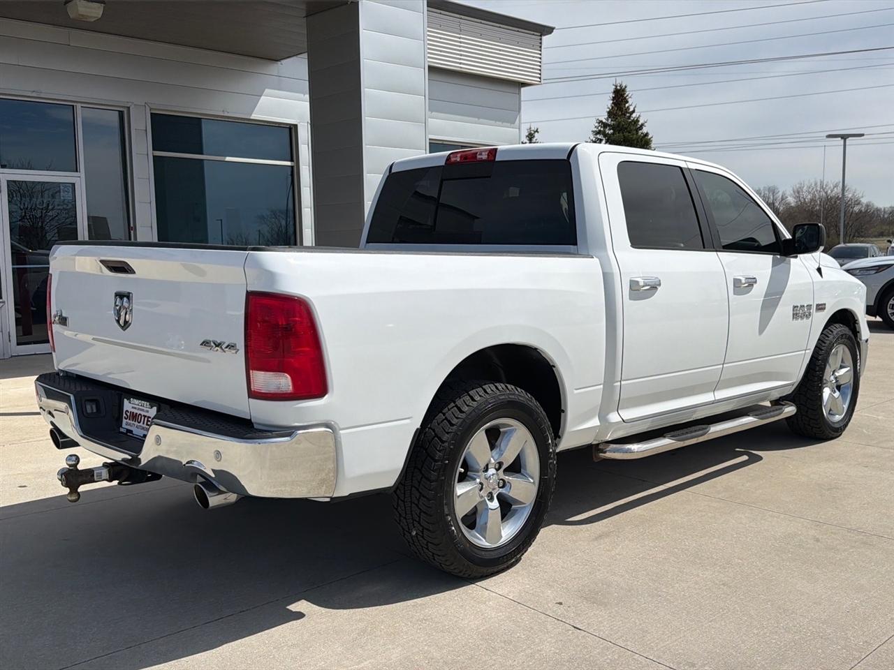 RAM 1500 SLT Crew Cab SWB 4WD 2016