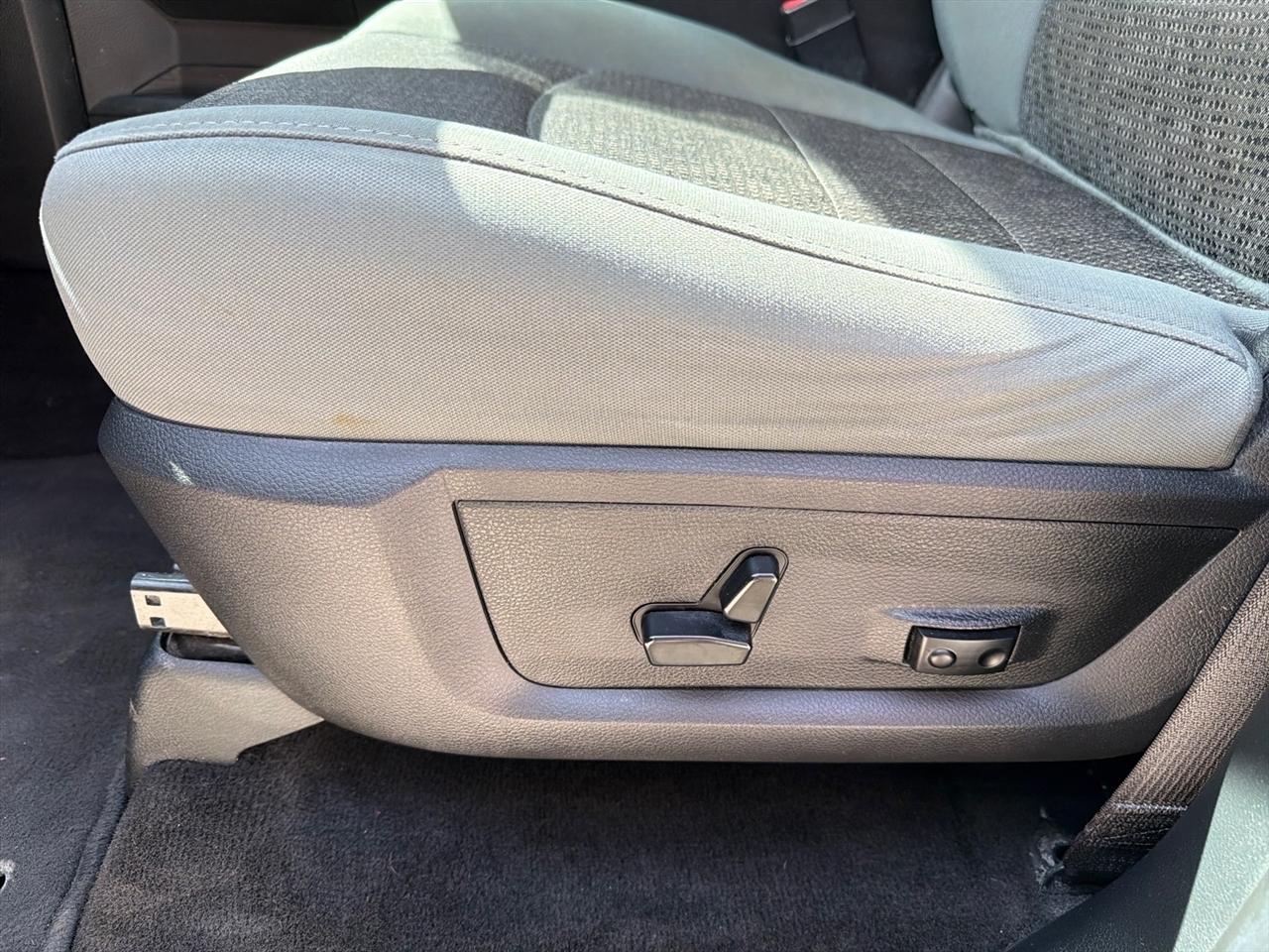 RAM 1500 SLT Crew Cab SWB 4WD 2016