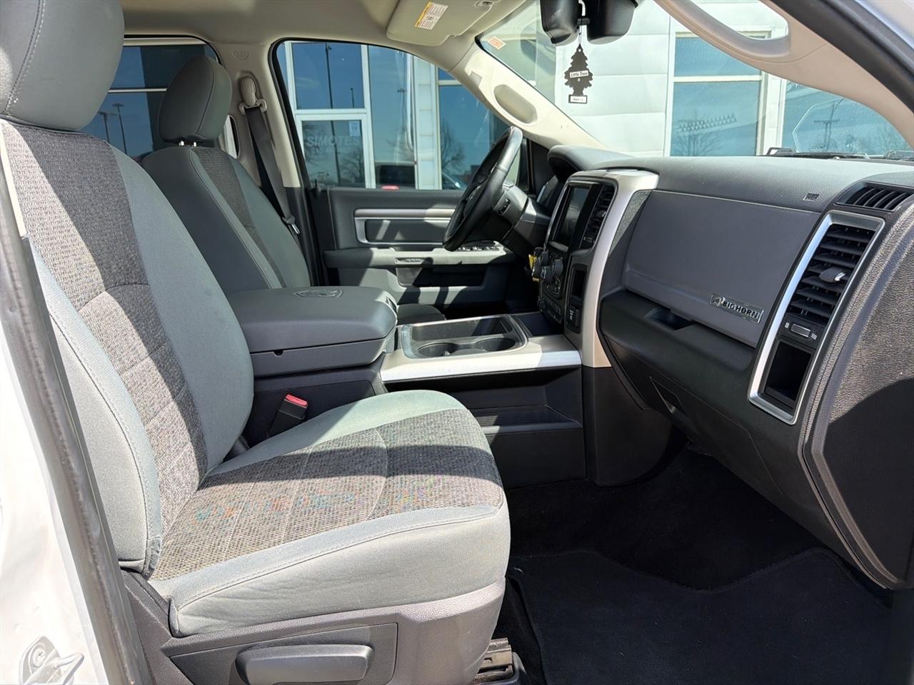 RAM 1500 SLT Crew Cab SWB 4WD 2016