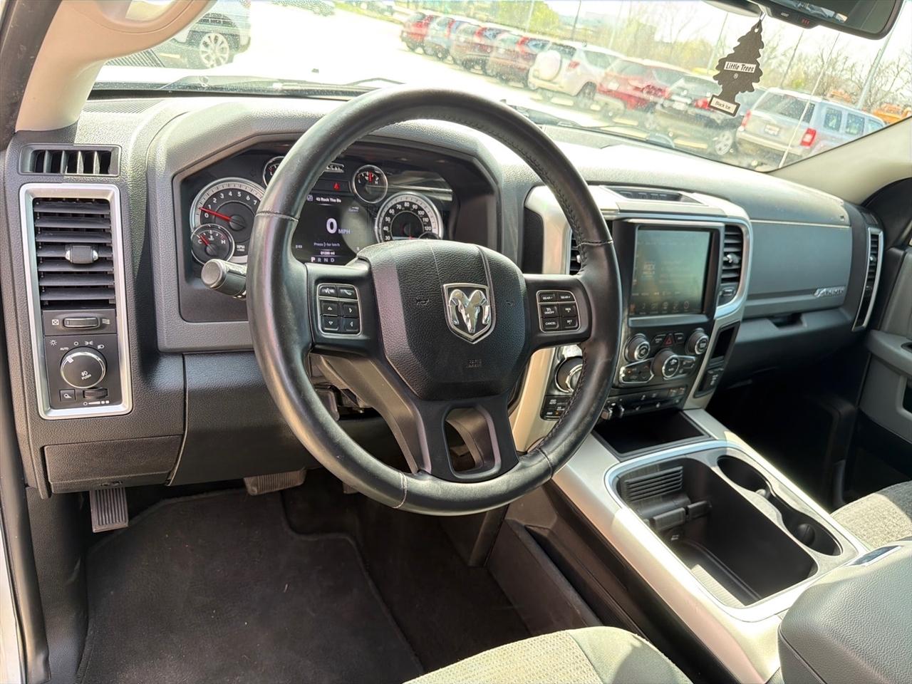 RAM 1500 SLT Crew Cab SWB 4WD 2016