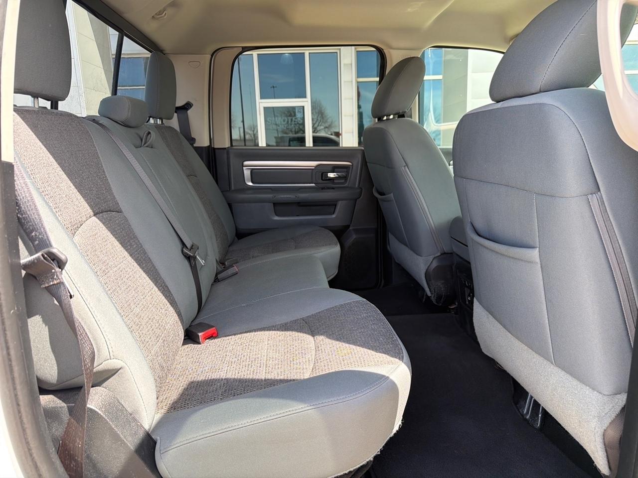 RAM 1500 SLT Crew Cab SWB 4WD 2016