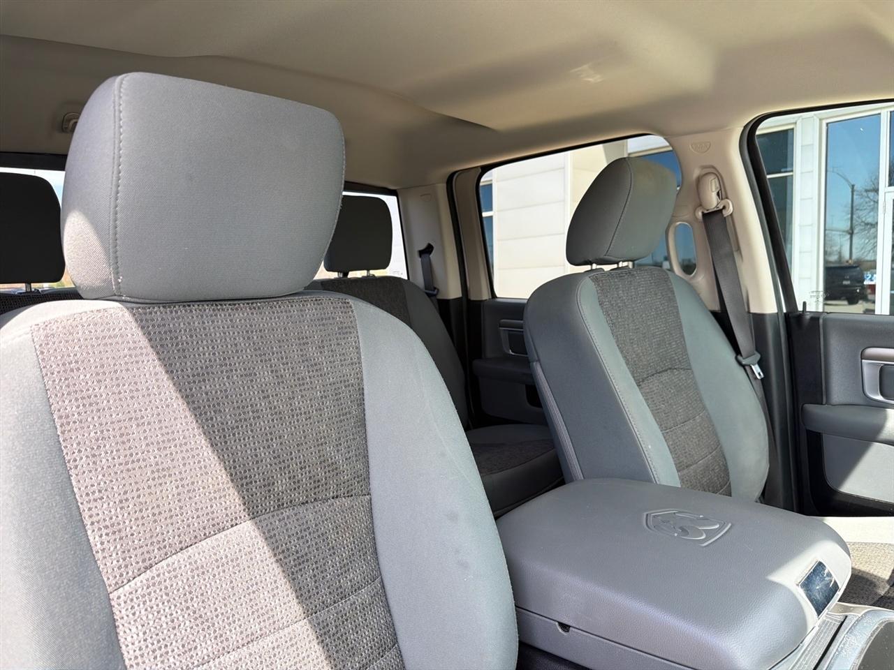 RAM 1500 SLT Crew Cab SWB 4WD 2016