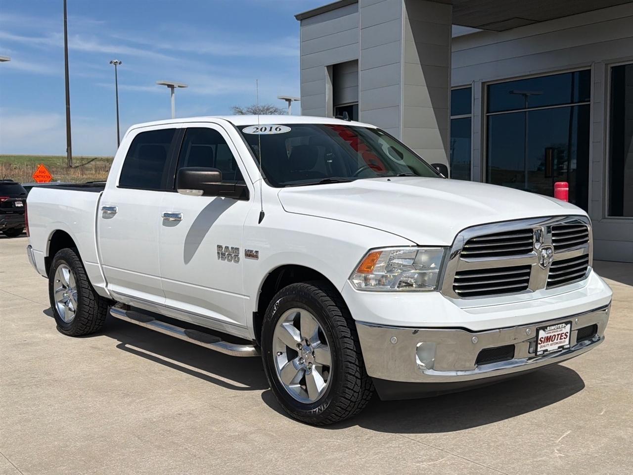 RAM 1500 SLT Crew Cab SWB 4WD 2016