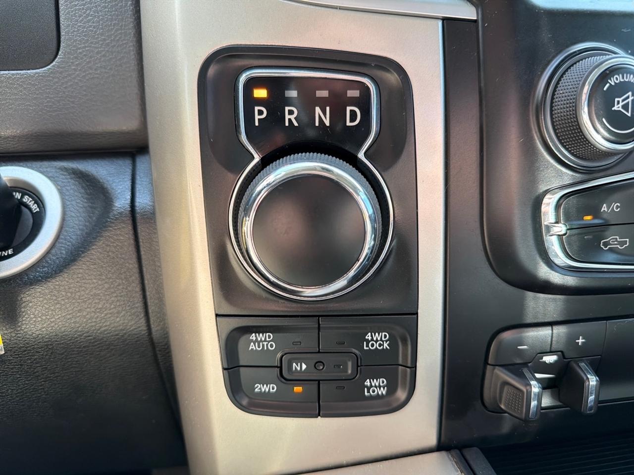 RAM 1500 SLT Crew Cab SWB 4WD 2016