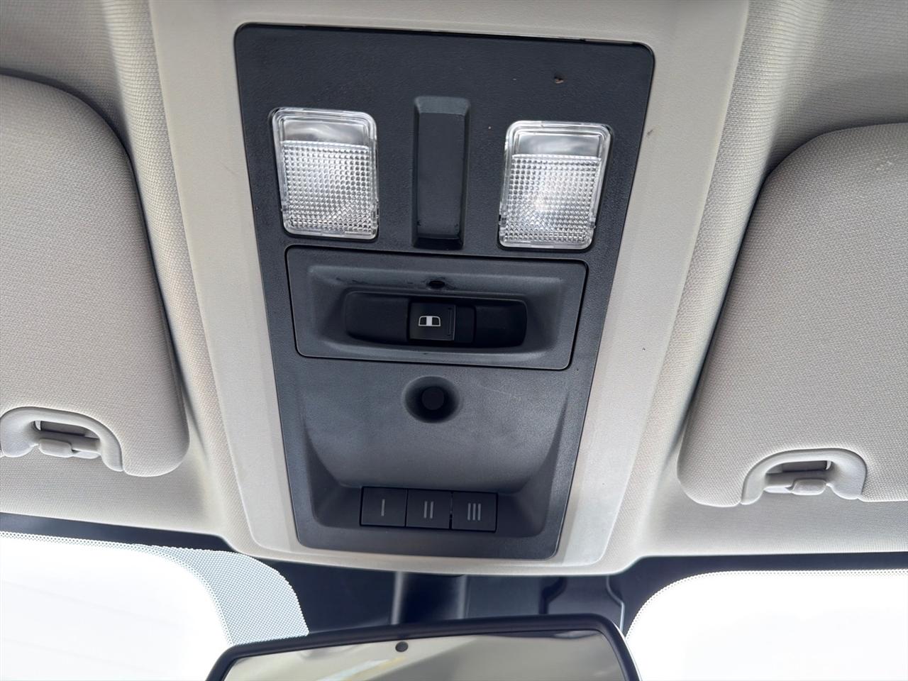 RAM 1500 SLT Crew Cab SWB 4WD 2016