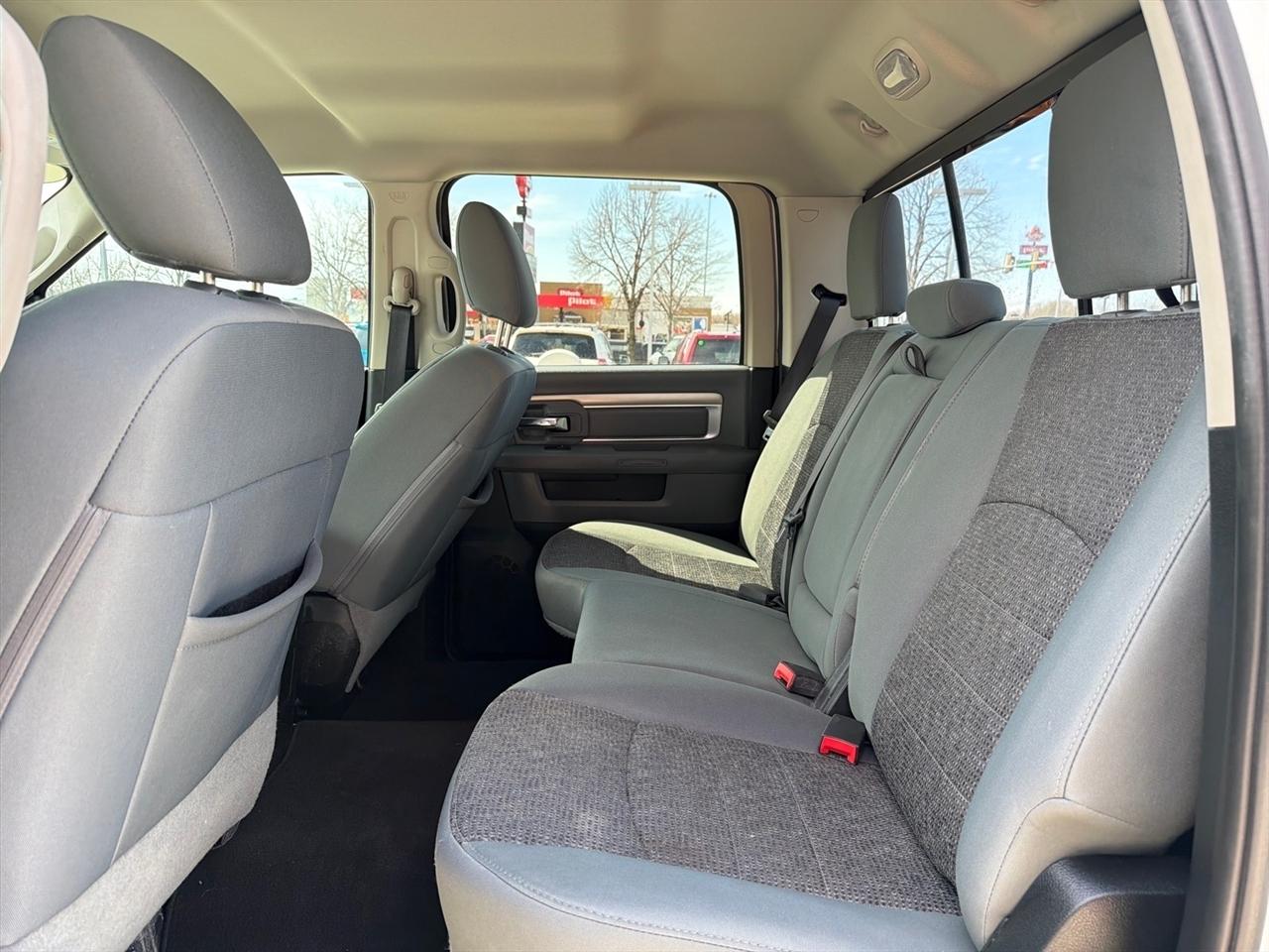 RAM 1500 SLT Crew Cab SWB 4WD 2016