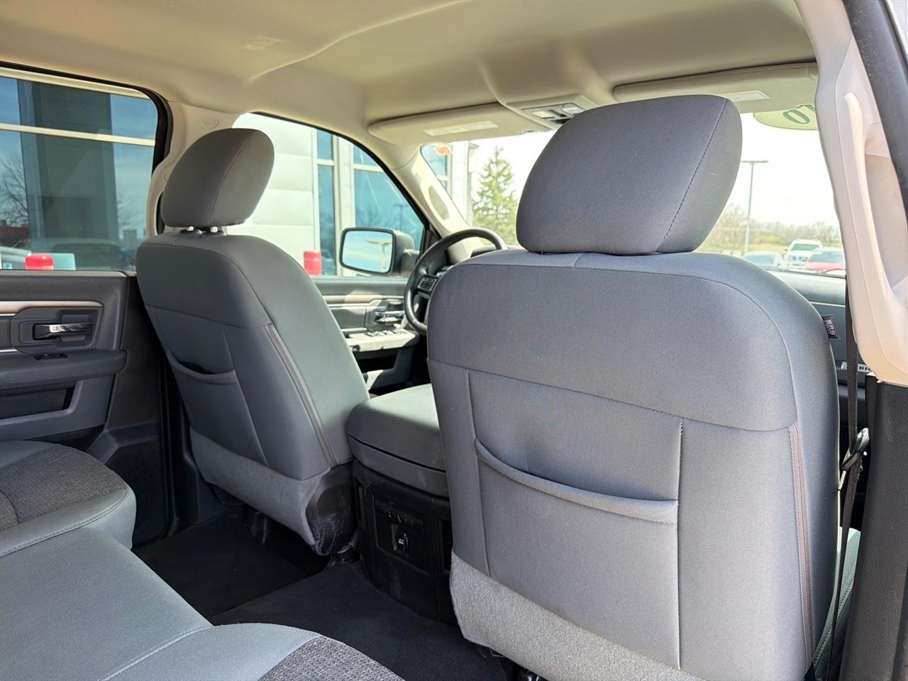 RAM 1500 SLT Crew Cab SWB 4WD 2016