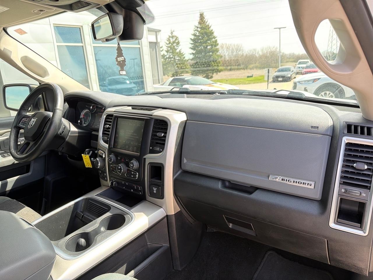 RAM 1500 SLT Crew Cab SWB 4WD 2016