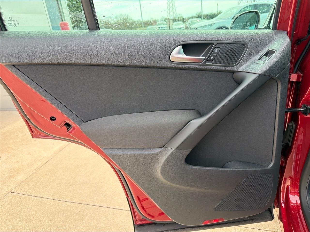 Volkswagen Tiguan S 4Motion 2012