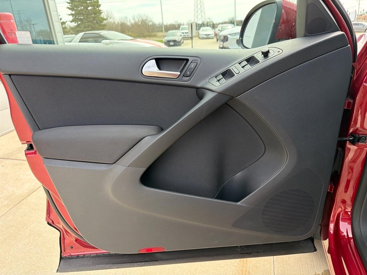 Volkswagen Tiguan S 4Motion 2012