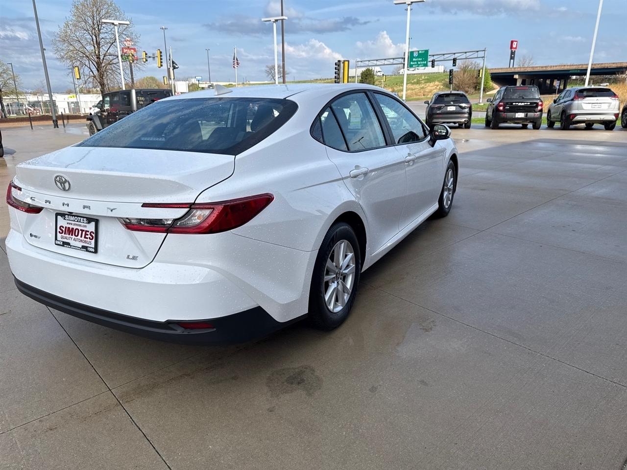 Toyota Camry Hybrid XLE 2026