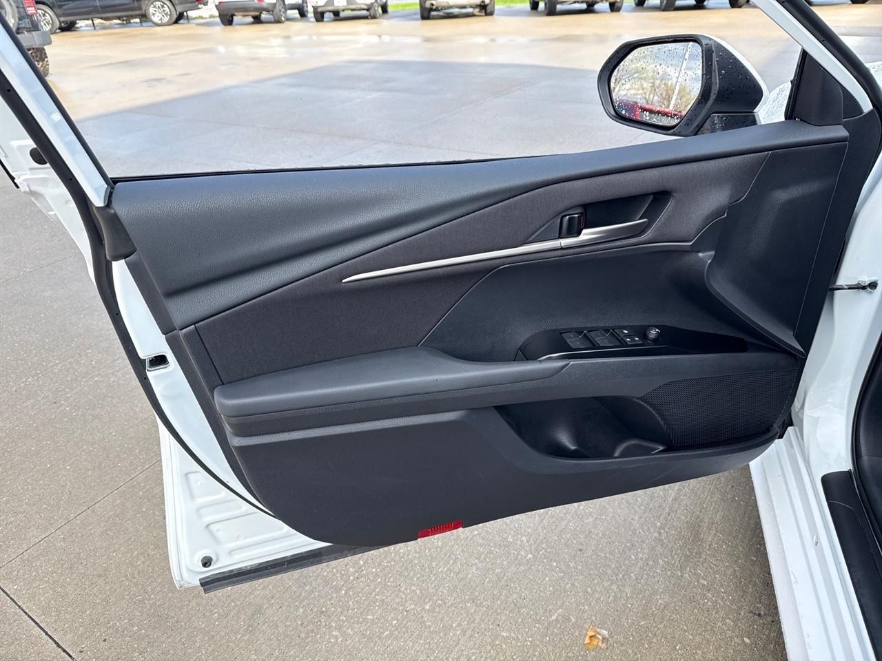 Toyota Camry Hybrid XLE 2026