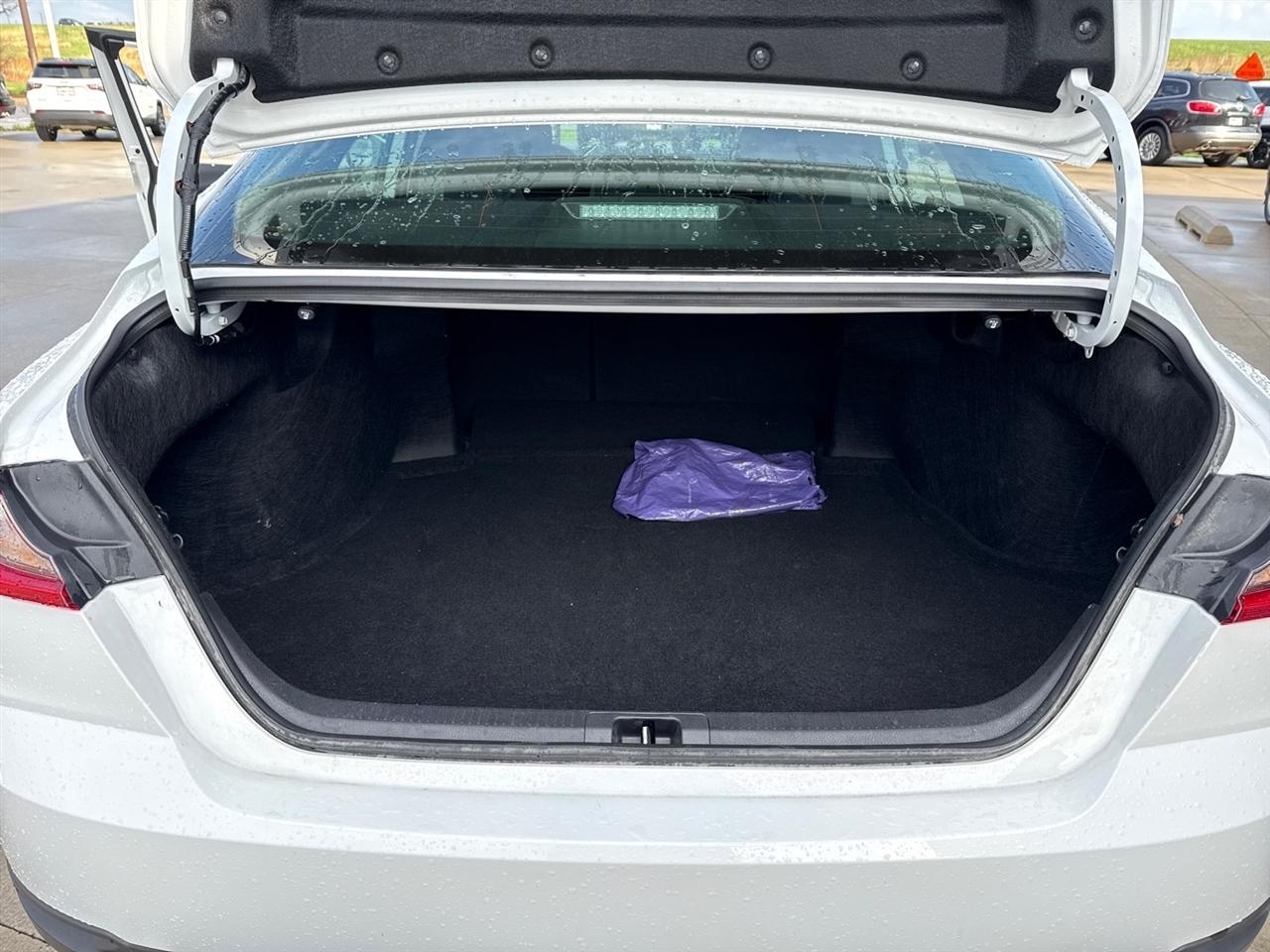 Toyota Camry Hybrid XLE 2026