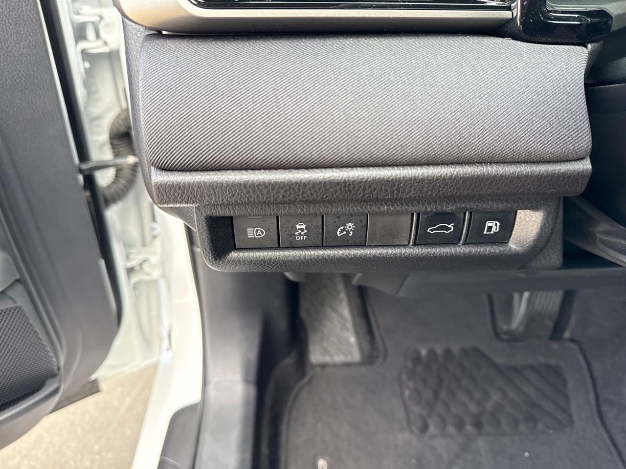 Toyota Camry Hybrid XLE 2026