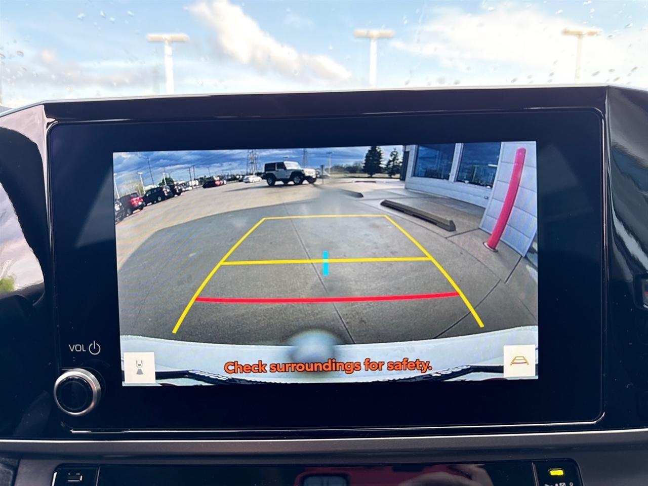 Toyota Camry Hybrid XLE 2026