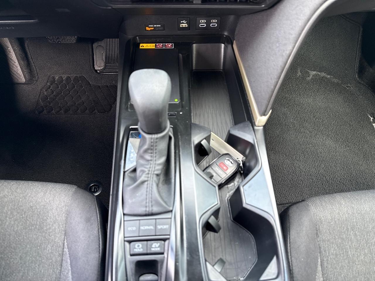 Toyota Camry Hybrid XLE 2026