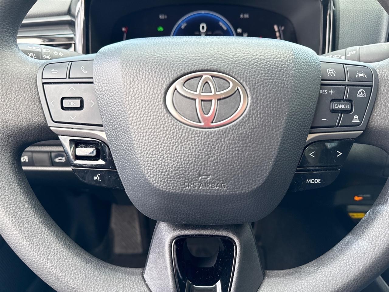 Toyota Camry Hybrid XLE 2026