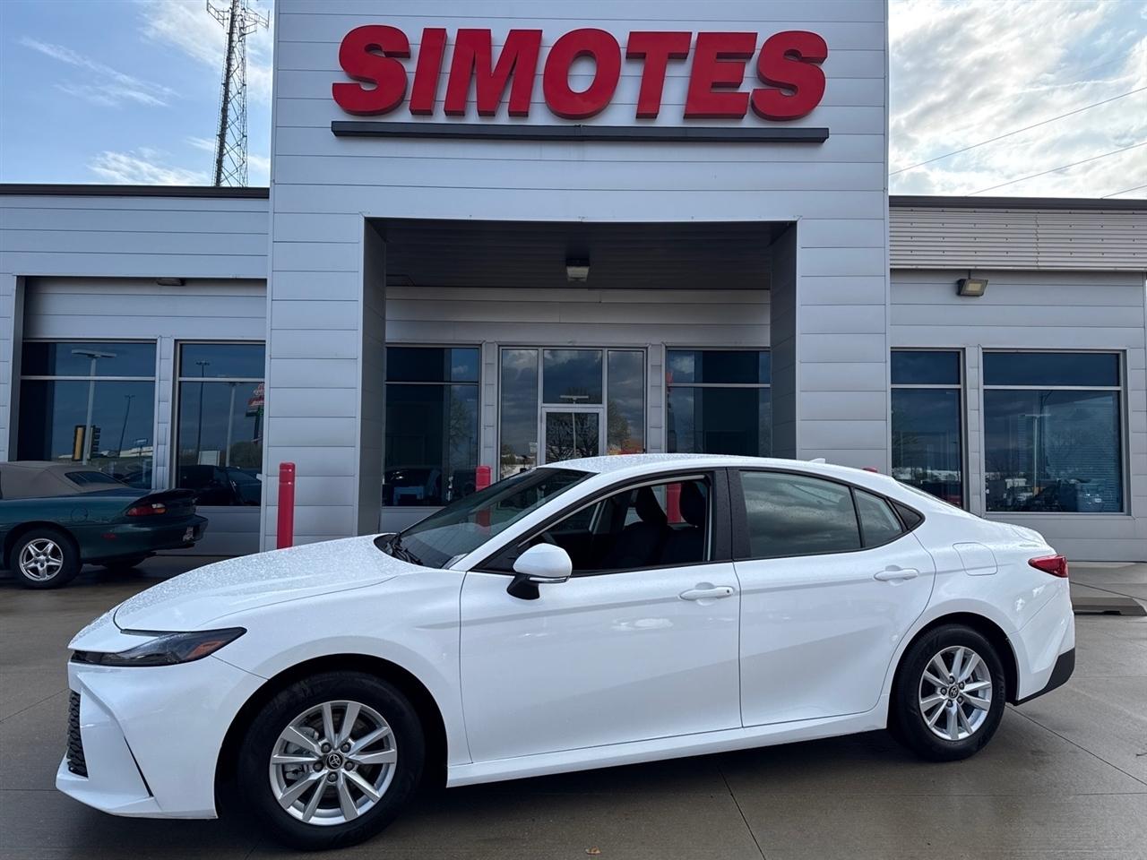 Toyota Camry Hybrid XLE 2026