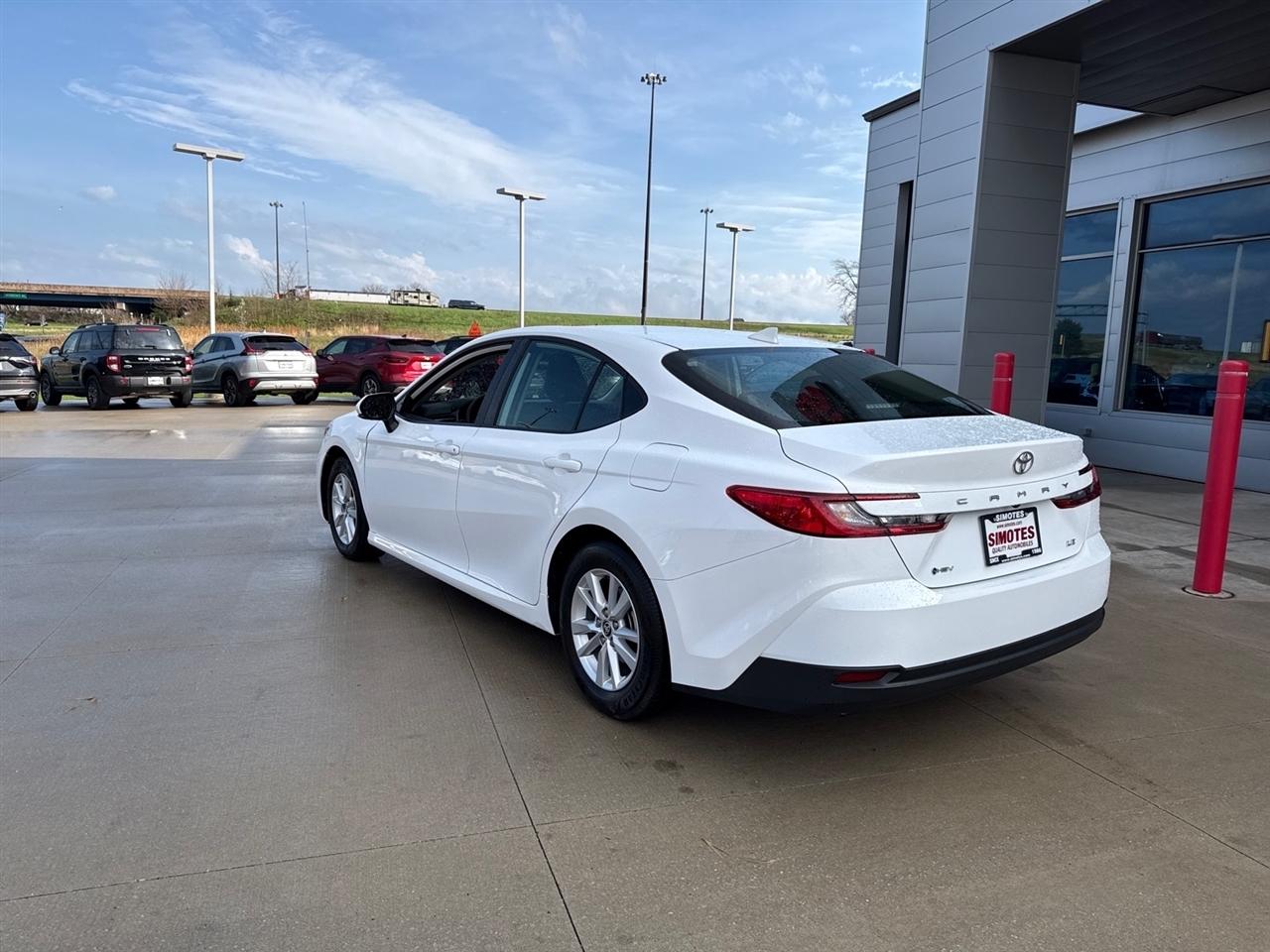 Toyota Camry Hybrid XLE 2026