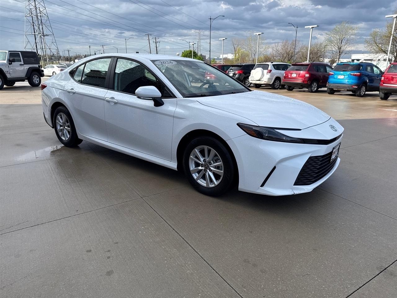 Toyota Camry Hybrid XLE 2026