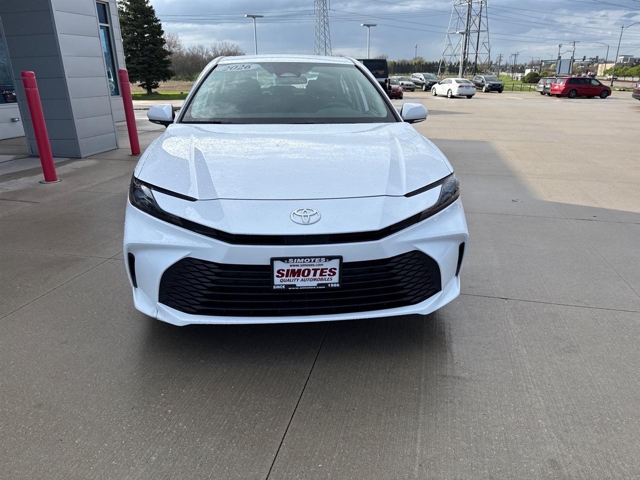 Toyota Camry Hybrid XLE 2026